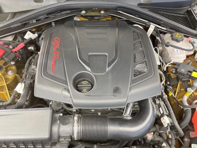●当店では、各メーカーの専用診断テスターを導入。国家資格を持つテクニカルスタッフも常駐しておりますので、万が一の際にも安心してご利用いただけます。