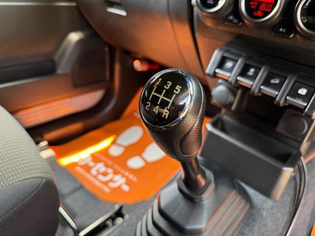 日本全国への遠方販売も可能です。実車確認の難しい遠方販売店からの購入は、何かとご心配も多いことかと思います。車両状態を細かくお伝えできるように努めさせて頂きますので、ご納得いただけるまでご相談下さい。