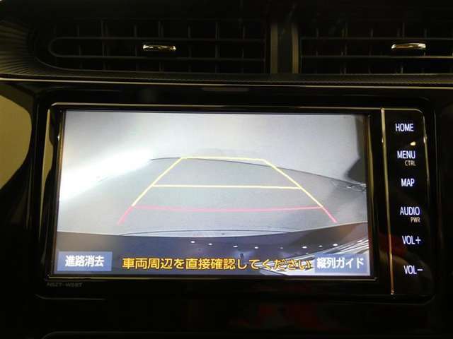 【バックモニター】・・・気になる後ろの見通しも、車庫入れに大活躍☆運転が困難な場所でも、しっかりサポート！心強い味方のモニターです♪