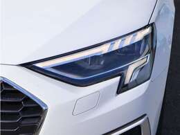 LEDヘッドライト　夜間や雨天時もクリアな視界で安心して走行できます。LEDポジショニングライトは常時点灯