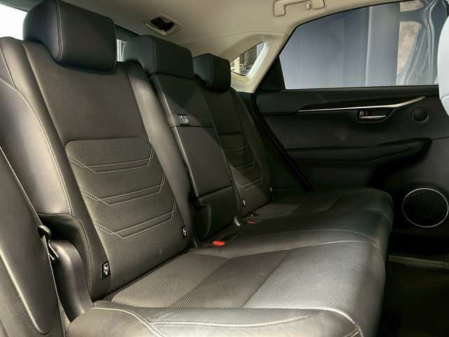 車内もキレイで嫌な臭いもありません☆車内の臭い、汚れが気になる方は内装のスチームクリーナーも施工可能です♪