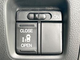 【パワースライドドア】スマートキーや運転席のスイッチでスライドドアの開閉が可能♪電動だから力を入れてドアを開ける必要が無く、小さいお子様でも、重い荷物を持っている時もラクに開け閉めできます♪