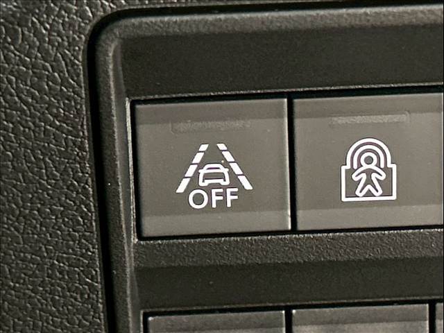 【レーンディパーチャーアラート】車両がレーンを認識し、跨いだ際やはみ出してそうな場合に、警告音でお知らせします。