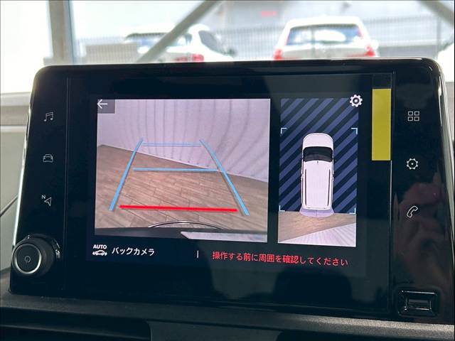 【カラーバックモニター】を装備しております。リアの映像がカラーで映し出されますので日々の駐車も安心安全です。