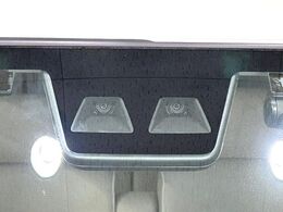 【スマートアシスト】走行中に前方の車両等を認識し、衝突しそうな時は警報とブレーキで衝突回避と被害軽減をアシスト。より安全にドライブをお楽しみいただけます。