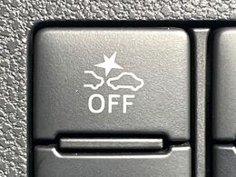 【スマートアシスト】走行中に前方の車両等を認識し、衝突しそうな時は警報とブレーキで衝突回避と被害軽減をアシスト。より安全にドライブをお楽しみいただけます。
