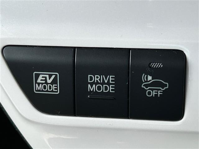 気になる車はすぐにお問い合わせください！画面右側の0066から始まる無料ダイヤルからお問い合わせ下さい！専門スタッフがお車のご質問にお答えいたします！