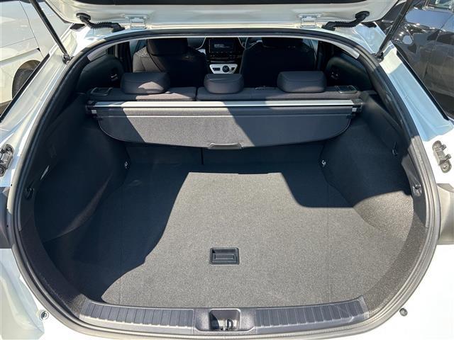 【トランク】積み込みやすくて、たっぷり積める荷室です。シートアレンジできるものは、乗車人数と荷物の量や大きさによってシートを動かすことができるので、より快適なドライブが可能です！