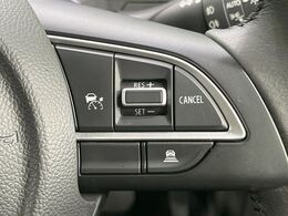 【アダプティブクルーズコントロール】高速道路での長距離走行が楽に！！自動で速度を保つクルーズコントロールが、衝突軽減システムと連携し、前方の車両を感知して車間を保つように速度調節してくれます！！