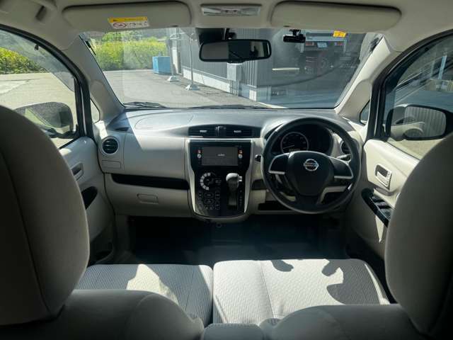 広々としたインパネ周り！視界も良く、運転がしやすいレイアウトです！