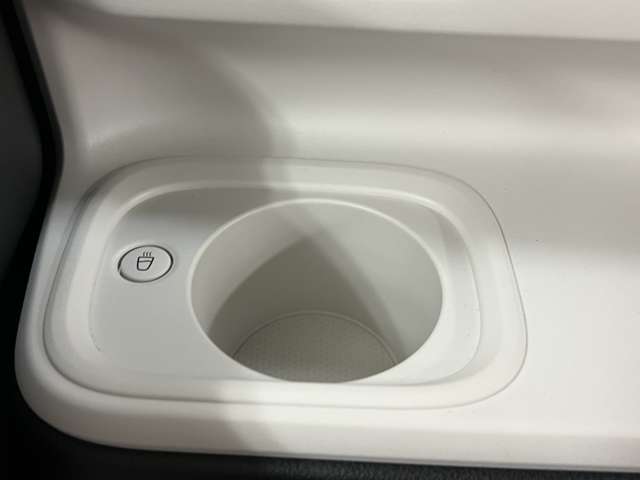 当店は16号線沿いにあります。「軽」未使用車専門店と書かれている赤色の看板が目印です。