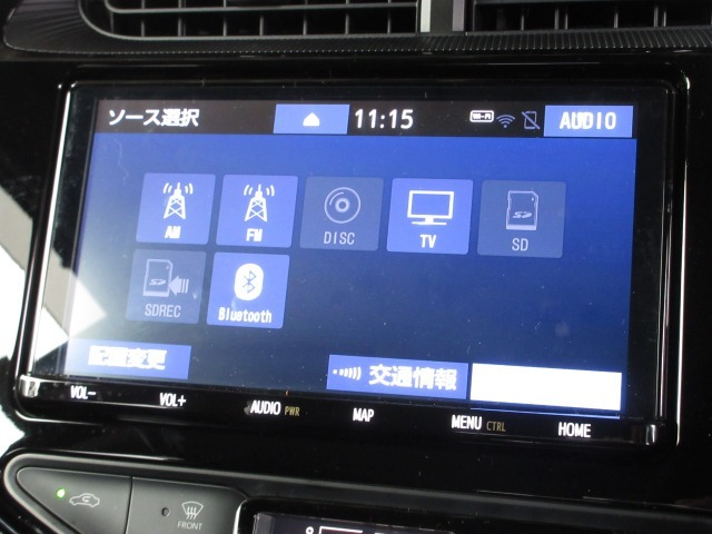 ナビゲーションはトヨタ純正9インチSDナビ（NSZT-Y68T）を装着しております。AM、FM、CD、DVD再生、Bluetooth、音楽録音再生、フルセグTVがご使用いただけます。