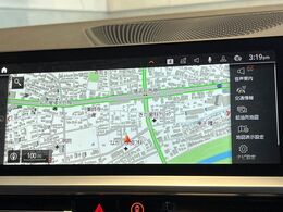 ●純正ナビ:一体感のあるナビは、高級感ある車内を演出してくれます。Bluetooth再生などオーディオ機能も充実しておりますので、運転もより楽しめます♪