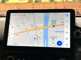 【10.5インチナビ】高級感とインパクトのある大画面ナビを装備。各種オーディオ操作はもちろん、スマホ連携もできる利便性の高いナビです♪
