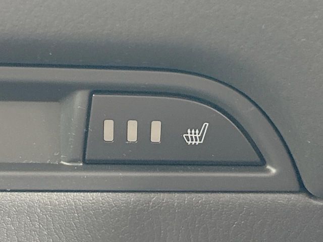【シートヒーター】寒い日に重宝するシートヒーター！エアコンより早く温まってくれるので寒がりの人も安心ですね♪エアコンの温風は乾燥するから苦手、という方にもをおすすめです。
