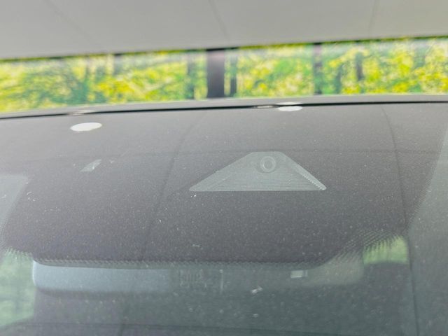 【スマートブレーキサポート】走行中に前方の車両等を認識し、衝突しそうな時は警報とブレーキで衝突回避と被害軽減をアシスト。より安全にドライブをお楽しみいただけます。
