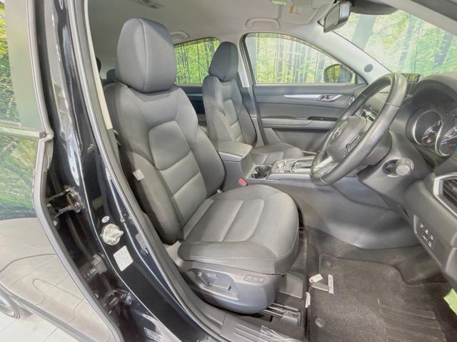 運転席シート廻りは使用感も少なく、良好な状態となっています。丁寧に使われていたことがよくわかりますね。