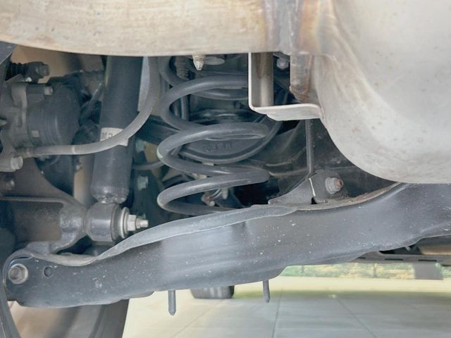 お車を安心してお乗りいただく為には、足回りの定期点検が欠かせません。サービスサポート（有償保証）では無料点検もご提供しており、安心のカーライフをお過ごしいただけるサポート体制が整っています。
