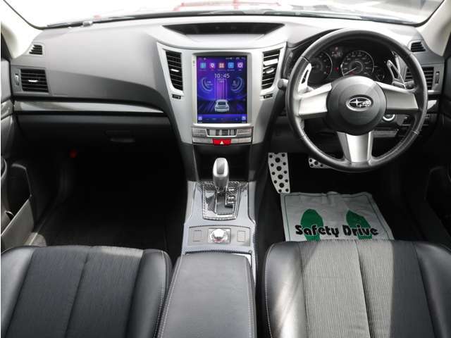 すっきりとしたレガシィB4らしいデザインのダッシュ回り！フロントビューの視認性もよく運転しやすいと思います★