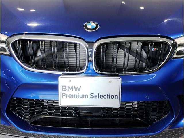 【キドニーグリル】BMWは約90年もの間、ほぼ全ての車両にひと目でBMWだと分かるこの特徴的なフロントグリルが備えられ、デザイン・アイコンとして親しまれてきました。