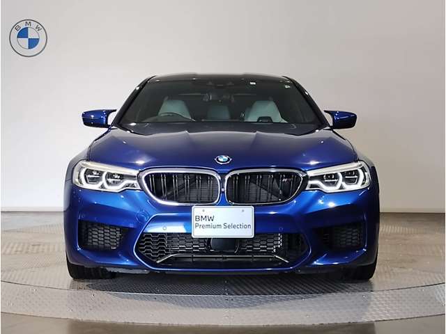 【キドニーグリル】BMWは約90年もの間、ほぼ全ての車両にひと目でBMWだと分かるこの特徴的なフロントグリルが備えられ、デザイン・アイコンとして親しまれてきました。