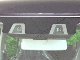 【スズキ　セーフティサポート】走行中に前方の車両等を認識し、衝突しそうな時は警報とブレーキで衝突回避と被害軽減をアシスト。より安全にドライブをお楽しみいただけます。