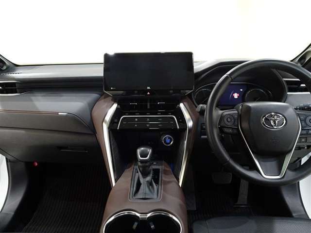 【メーター廻り】シンプルで飽きないデザイン、運転中も視界の邪魔にならない構造になっているので運転に支障もありません♪