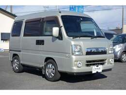 外装は気持ち良くお乗り頂ける様にしっかりと納車前にポリッシャーで磨きをかけ、ワックス施工後に納車致します☆