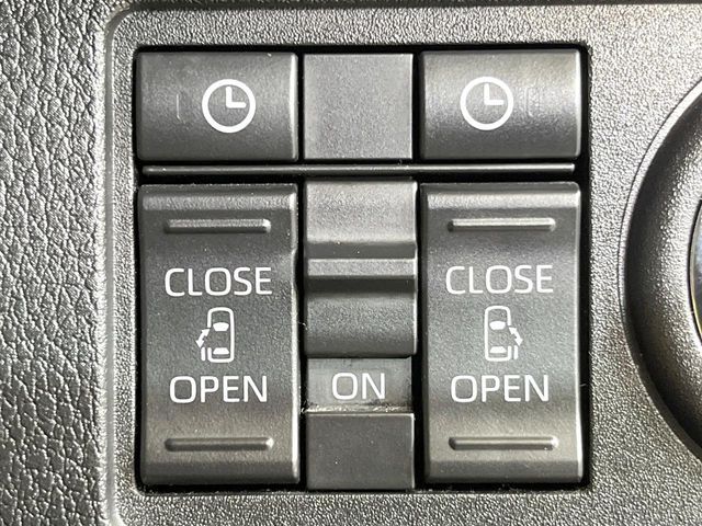 【両側パワースライドドア】スマートキーや運転席のスイッチで後席両側スライドドアの開閉が可能♪電動だから力を入れてドアを開ける必要が無く、小さなお子様でも簡単に開け閉めでき快適です♪