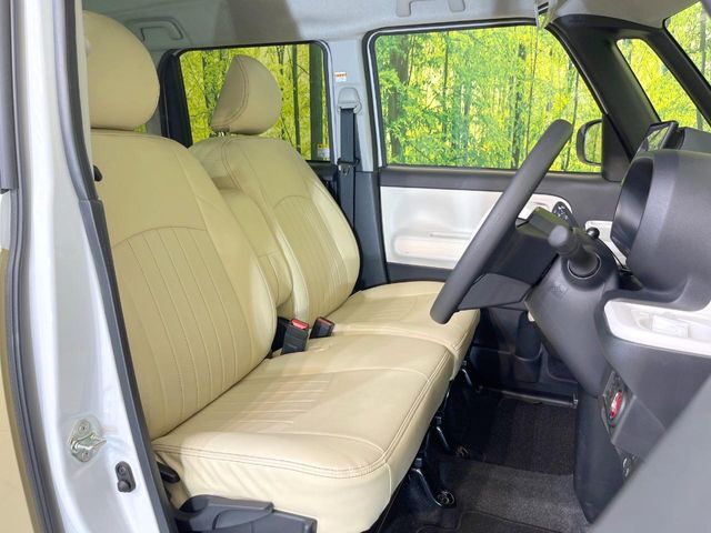 運転席シート廻りは使用感も少なく、良好な状態となっています。丁寧に使われていたことがよくわかりますね。