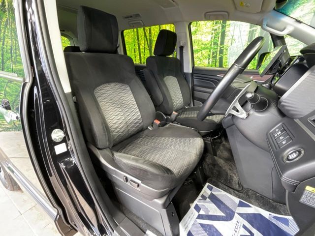 運転席シート廻りは使用感も少なく、良好な状態となっています。丁寧に使われていたことがよくわかりますね。