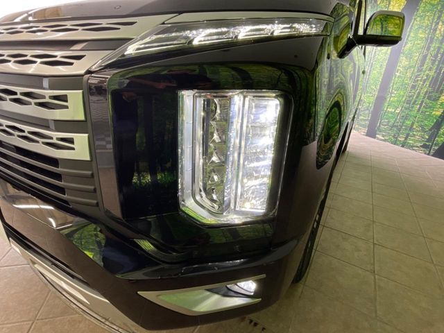 【LEDヘッドライト】悪天候や夜間走行時も良好な視界を確保し安心して運転できる高輝度LEDヘッドライトを装備！点灯速度が早く、消費電力も抑えられています。