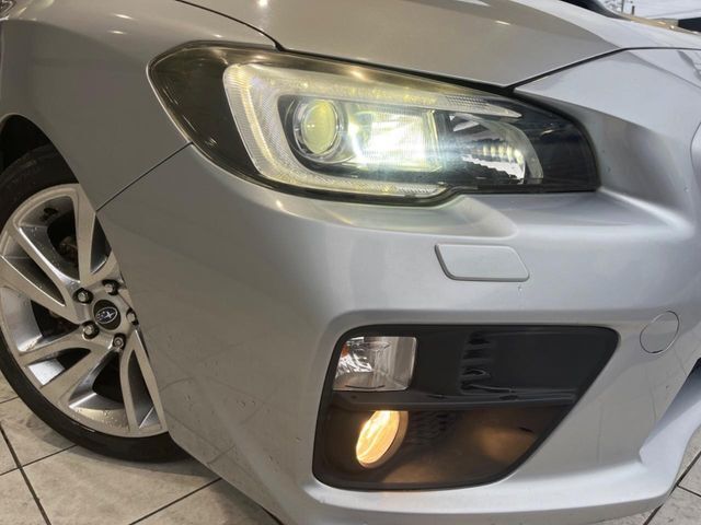 【LEDヘッドライト】悪天候や夜間走行時も良好な視界を確保し安心して運転できる高輝度LEDヘッドライトを装備！点灯速度が早く、消費電力も抑えられています。