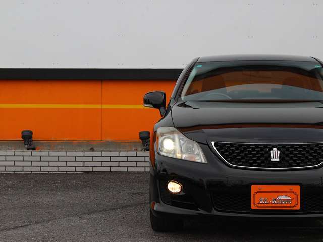 夜道も安心のHIDヘッドライトを装備！フォグももちろん標準装備ですので安心してお乗りいただけます！