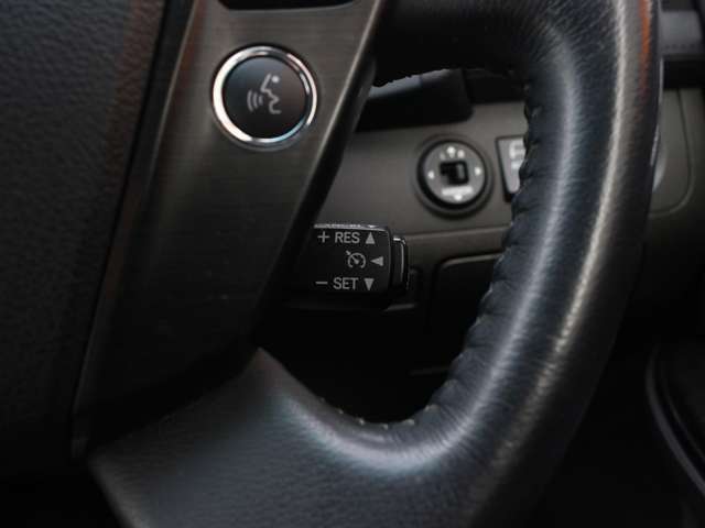 高速走行時にとても便利なクルーズコントロールも装備！長距離運転は本当に楽になります☆ライン付けの装備ですのであとからは追加できない装備です！
