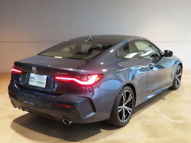 どの角度からもBMWのフォルムが際立ちます。