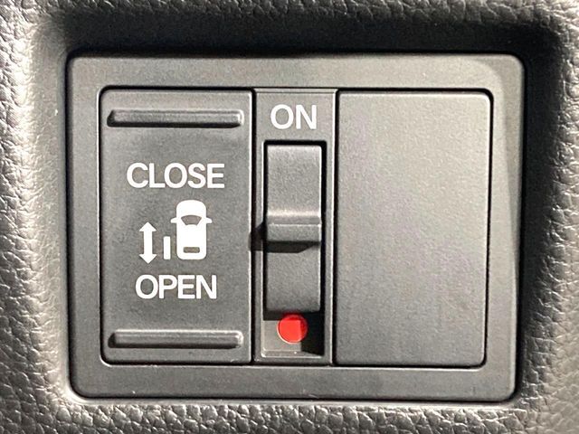 【パワースライドドア】スマートキーや運転席のスイッチでスライドドアの開閉が可能♪電動だから力を入れてドアを開ける必要が無く、小さいお子様でも、重い荷物を持っている時もラクに開け閉めできます♪