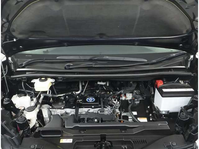 エンジンルームもクリーニング済みです。きれいにしているとトラブルの早期発見が出来ますね！