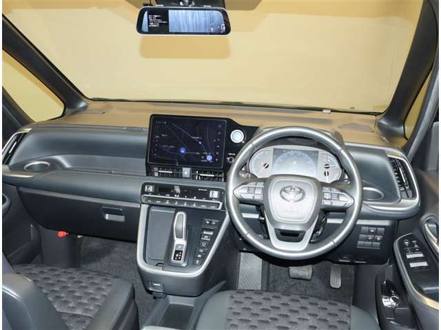 オシャレなインテリアで運転する気分も盛り上がりますよね＾＾