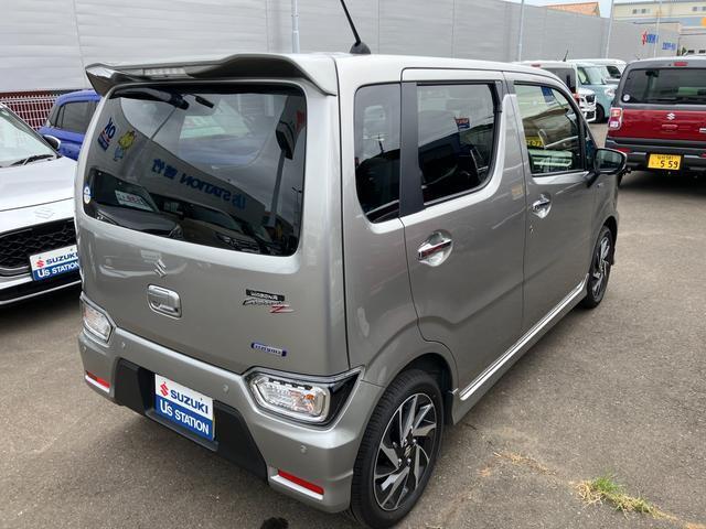 バックドアは開口部が広いので荷物の積み下ろしに便利です☆