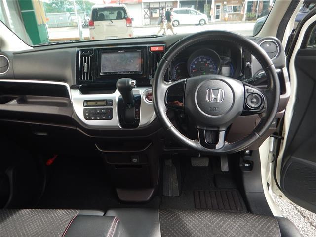 【インパネ全体】車内も清掃済みですので是非一度、座ってこれからのカーライフのイメージを膨らませてください♪