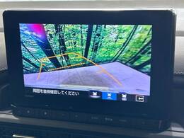 【バックカメラ】駐車時に後方がリアルタイム映像で確認できます。大型商業施設や立体駐車場での駐車時や、夜間のバック時に大活躍！運転スキルに関わらず、今や必須となった装備のひとつです！