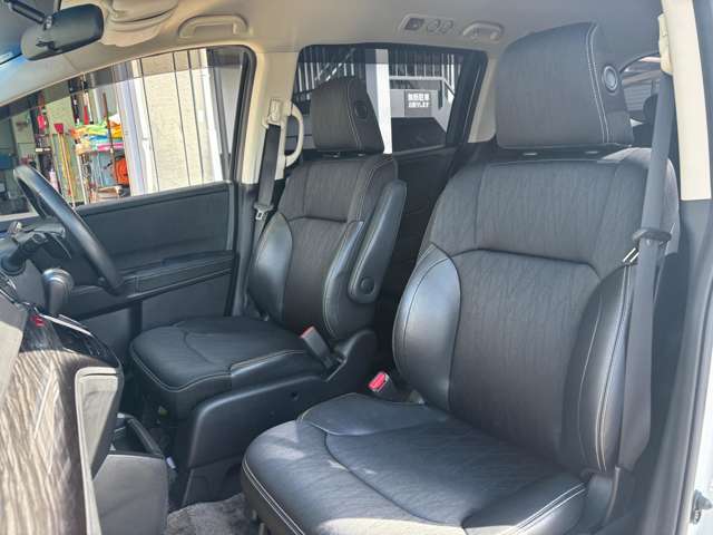 車内・助手席側