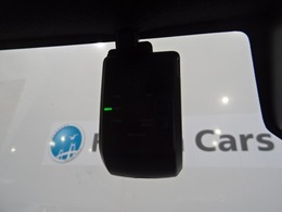 『ドライブレコーダー』動画を残すことで万が一の事態に遭遇した時の必須アイテムです！急ブレーキ・急ハンドルが起こった際、自動で記録が上書きされずに保存され、後でPC等で確認出来ます。