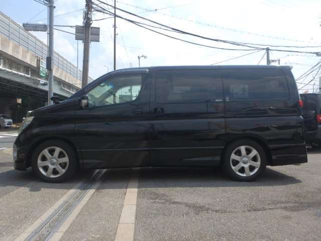 後期型！4WD！車検ロングR9年8月！追従レーダークルーズコントロール付き！横滑り防止VDC装備！黒革パワーシート＆シートヒーター！両側パワースライドドア！全周囲アラウンドビューモニター＆コーナーセンサー！