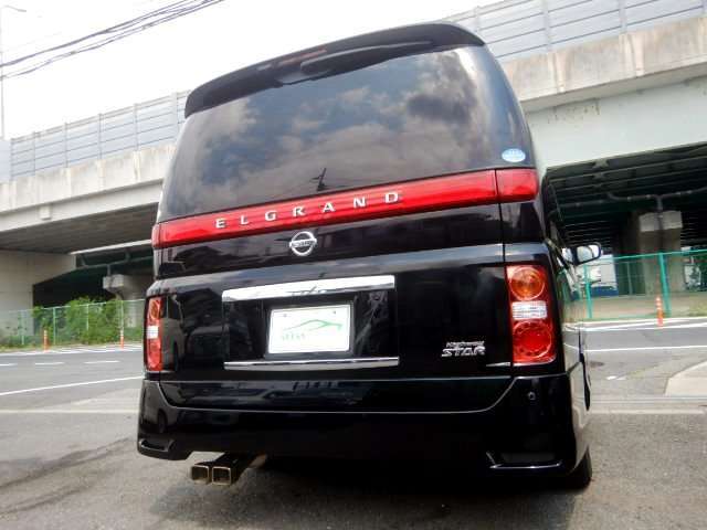 後期型！4WD！車検ロングR9年8月！追従レーダークルーズコントロール付き！横滑り防止VDC装備！黒革パワーシート＆シートヒーター！両側パワースライドドア！全周囲アラウンドビューモニター＆コーナーセンサー！