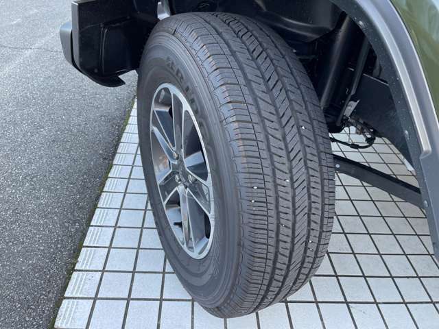 タイヤの溝もまだ十分あります。