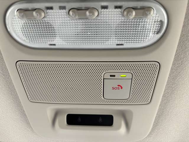 SOSコールはもしもの時にオペレーターと24時間365日通話ができます。（ご利用にはNissanConnectの登録が必要です）自動防眩ルームミラー・オートブレーキホールド搭載。USB接続ポート・ETCつきです。