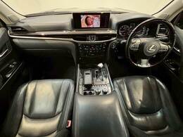 コックピット。車内もキレイで嫌な臭いもありません！ご納車後の臭いが付きにくくなる「空気触媒コーティング」もあります。