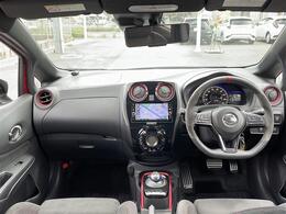 【　オ【インパネ全体】全方位で視界が広く、高い目線で運転もしやすいです！ートエアコン　】車内温度を感知して自動で温度調整をしてくれるのでいつでも快適な車内空間を創り上げます！